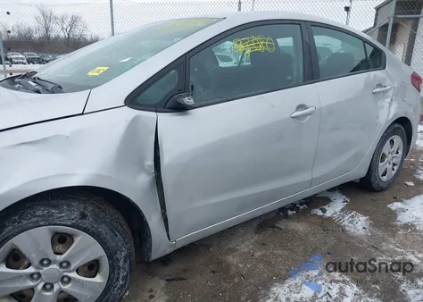 2017 Kia Forte Lx z USA, uszkodzony, nr VIN 3KPFK4A71HE119928